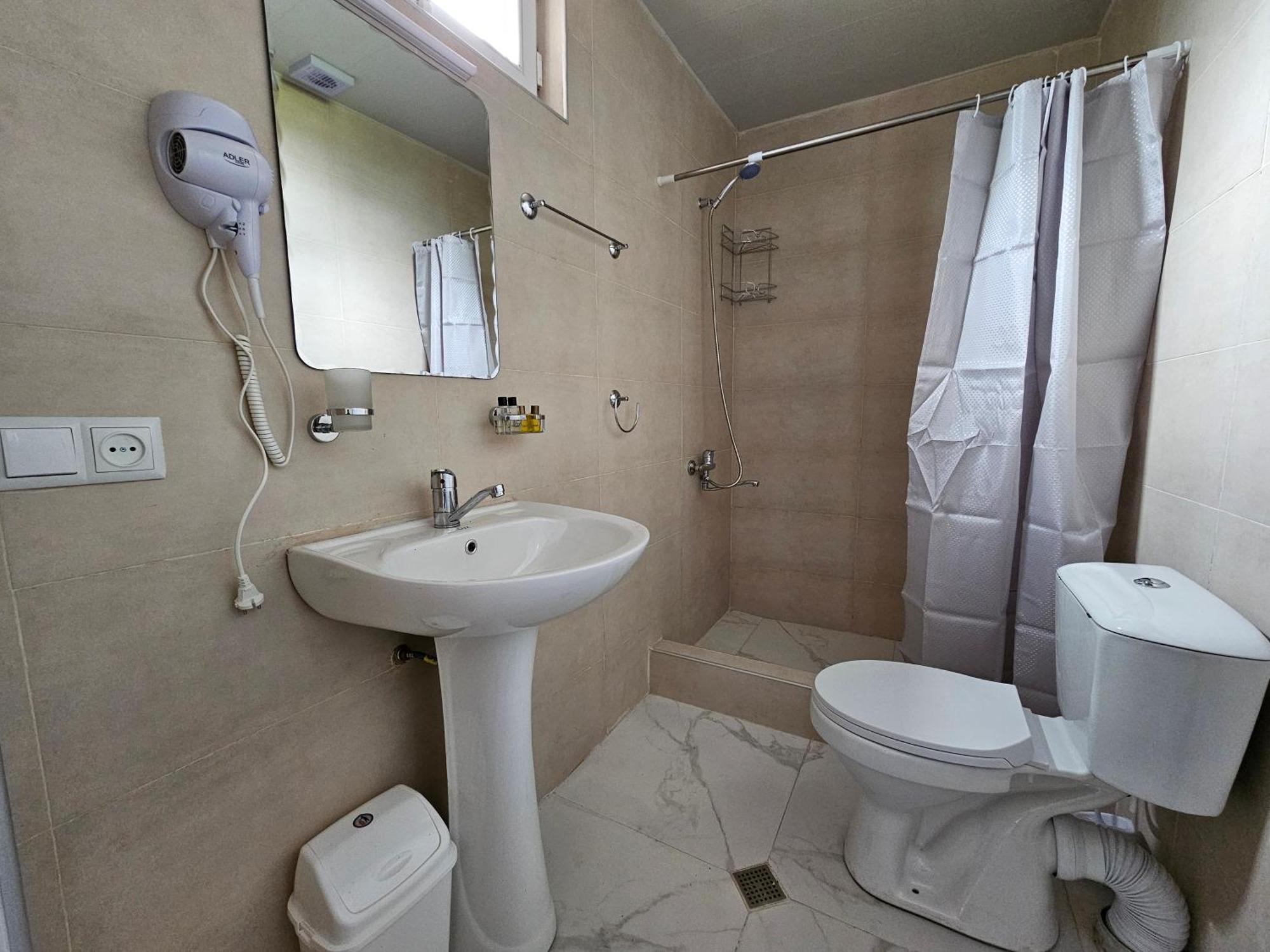 Hilltop Guest House Koutaïssi Extérieur photo