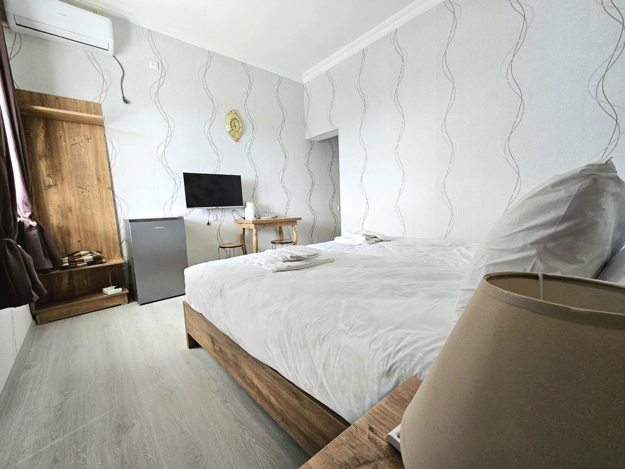 Hilltop Guest House Koutaïssi Extérieur photo