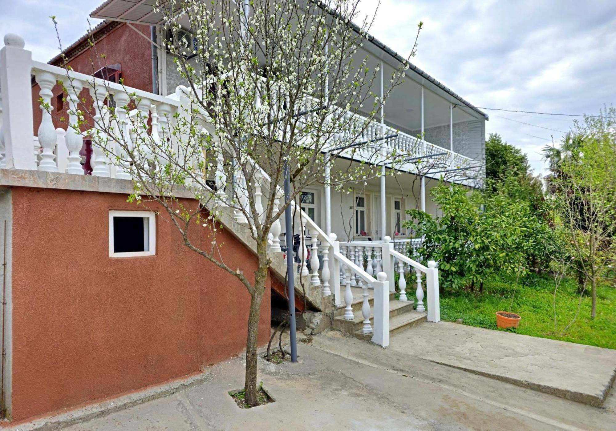 Hilltop Guest House Koutaïssi Extérieur photo